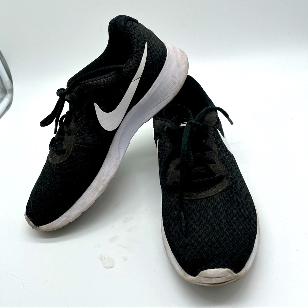 NIKE TANJUN BLACK / WHITE MEN'S RUNNING SHOES US 8 812654 011 - Picture 2 of 9